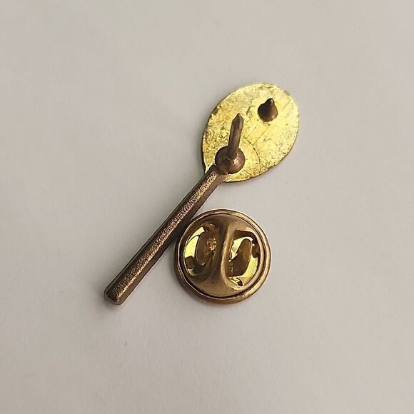 Tennis Racket Pin Textured Net Gold Tone - Picture 3 of 4